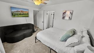 Private House - Sleeps 8 - 13 Min to Downtown STL - 5