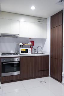 Cozy 1BR Apartment with Water View Business Bay - 6