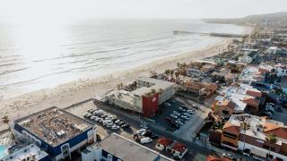 Surfer Beach Hotel - 2