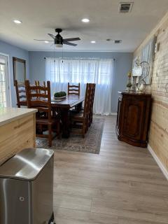 Elegant Spacious 3 Bedroom Home fenced back yard and Garage - 3