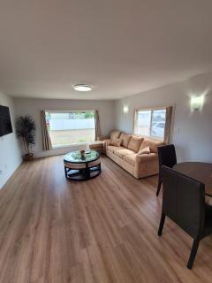 Quiet, Modern & Spacious Home with Yard - Kindersley - 0