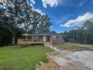 Welcome to the Vibe-3BR -10 Acre -Brick House on Courthouse - - 7