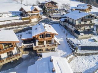 Chalet with Sauna and Natural Pool - 3