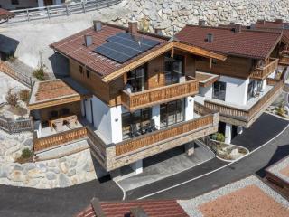 Stylish Chalet by Ski Slopes - 1