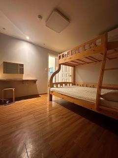 Spring of Seogyo 301, 5 minutes on foot from Hongik University Station - 2
