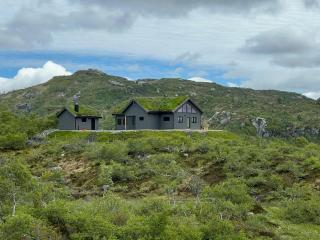 Off-Grid Cabin With Mountain Views - 8