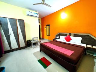 SEA-SIDE ROOFTOP VIEW- GARDEN -PARKING- Classic Hotel D-II PURI - 4