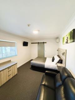 Childers Oasis Motel - 7