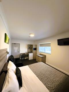 Childers Oasis Motel - 6