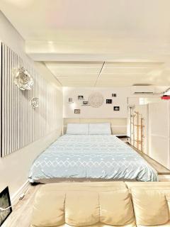 Studio Modern Black and White - 7