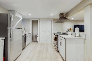 Husky Haven - Seattle - 6