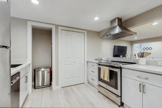 Husky Haven - Seattle - 4