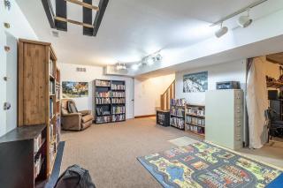 Secluded Luxury Stay with Pond Pool & Playset - Fort Wayne - 4