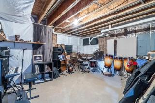 Secluded Luxury Stay with Pond Pool & Playset - Fort Wayne - 3