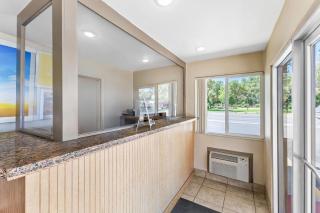 Days Inn by Wyndham Elko - 7