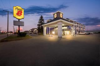Super 8 by Wyndham Saskatoon Near Saskatoon Airport - 2