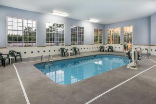 Super 8 by Wyndham Fayetteville - 8