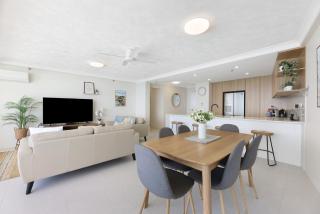 Stylish Apartment with Ocean Views & Amenities - 4