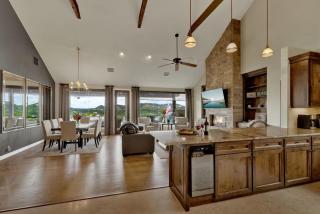 Canyon Lakehouse Panoramic Lake Views with Firepit! - 6