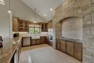 Canyon Lakehouse Panoramic Lake Views with Firepit! - 1