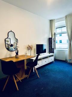 Spacious 7BR shared Apartment ,Prime Location - 8