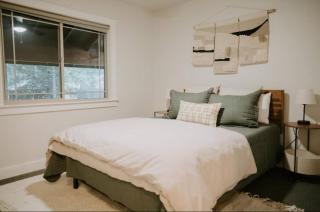 Cabin plus Casita w Hot Tub, Lake, Game Room, Fire Pit - Ronald - 6