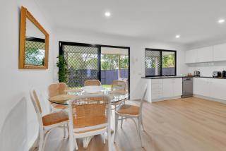 Homely 3-Bed Townhouse with Pool & Gym Access - 7