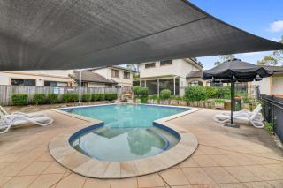 Homely 3-Bed Townhouse with Pool & Gym Access - 5