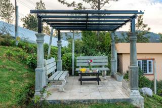 StayVista at Rustling Pine with Bonfire, BBQ & Lawn - 7