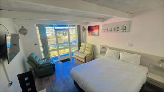 Le George Motel - 5