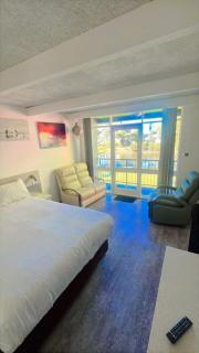 Le George Motel - 7