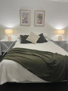 Modern guesthouse right in town - 0