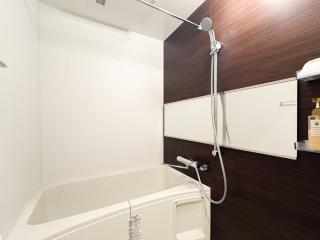 Compass 5 minutes from subway Direct access to airport - 5