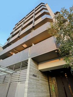 Compass 5 minutes from subway Direct access to airport - 0