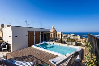 Lux Valletta PH with Stunning Views Hot Tub - 9