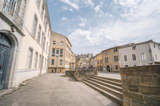 Face à la cité, Terrasse Et Climatisation - AE - 7