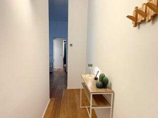 Modern City Centre Apartment near San Babila and Duomo - 4