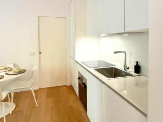 Modern City Centre Apartment near San Babila and Duomo - 7