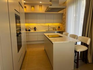 Modern 4BR & 3BR Villa with Pool, Near Portonovi - Kumbor - 7