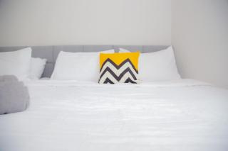 5min walk to Tebrau ÆON Mall 1-5pax Free Netflix - 2