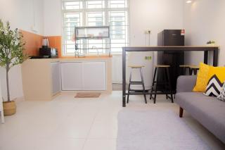 5min walk to Tebrau ÆON Mall 1-5pax Free Netflix - 1