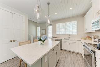 Sweet & Salty Beach House home - 1