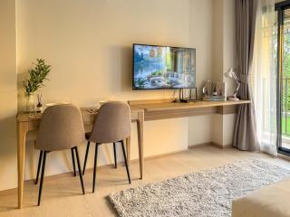 The Base Rise A Cozy Room near Central Phuket Studio Room Pool View - 3