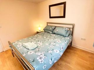 2 Bed Apartment - Sleeps 4 - Parking - Wifi - 2