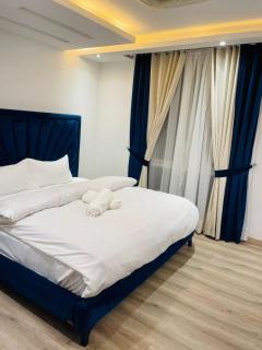 Gold Crest Luxe Apartment DHA - 7