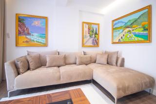 Luxury Hill Apartment - 2