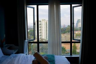 Serene Hideaway, Executive Studio- Pool, Gym & Walk to Yaya - 8