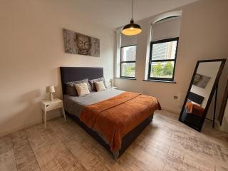 Sleek and Modern City Centre Apartment - 5