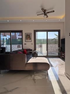 5 km to Alacati, Luxury Villa with Garden and Pool - Çeşme - 4