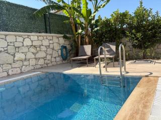 5 km to Alacati, Luxury Villa with Garden and Pool - Çeşme - 3